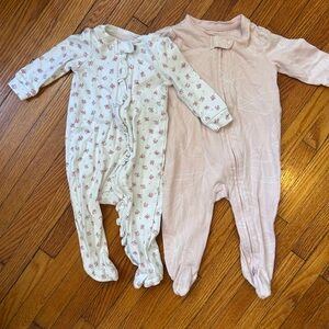 Bundle of 2 Baby GAP footie sleepers size 3-6 months